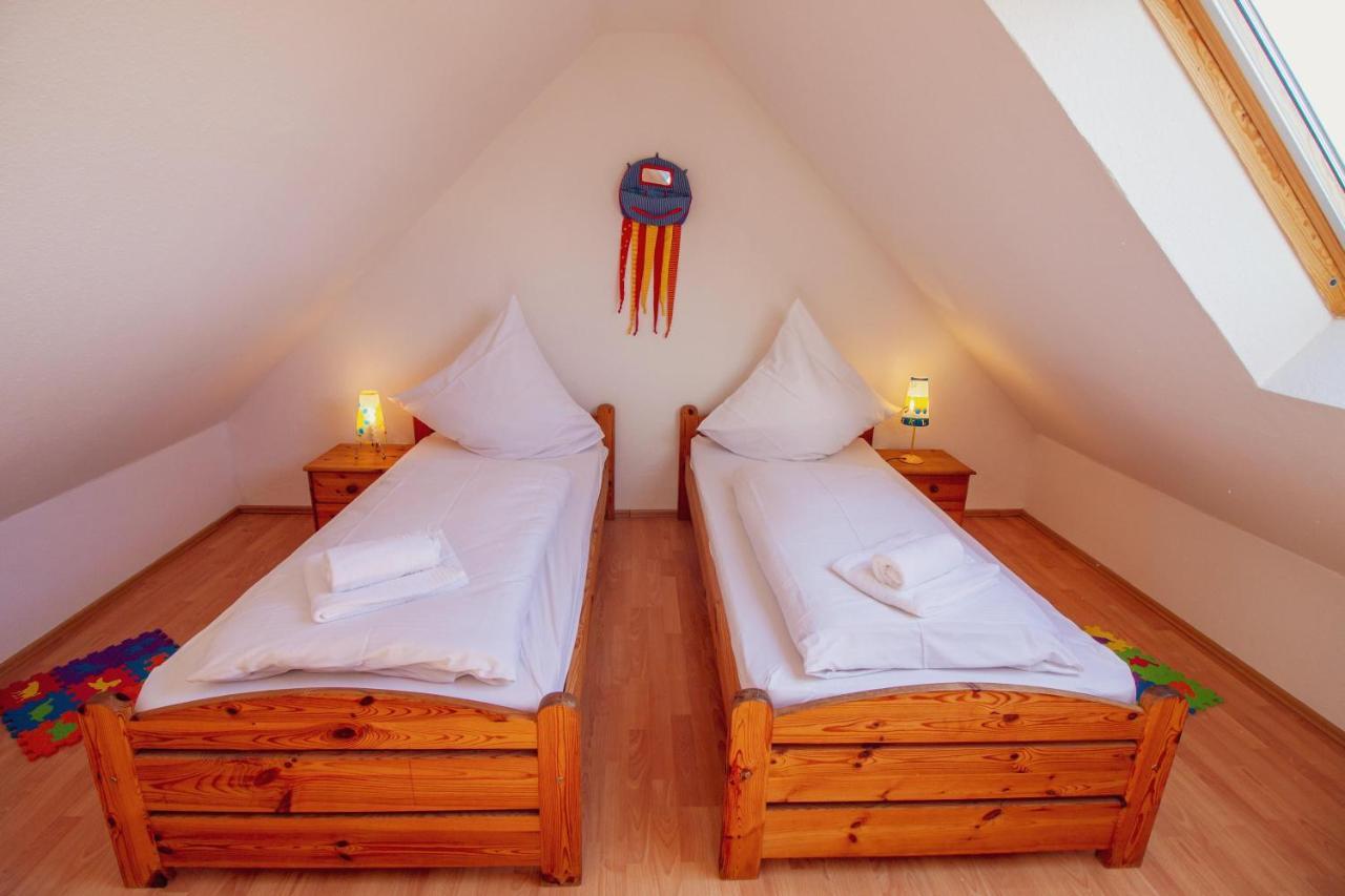 Haus Leuchtturm - Ebbe Apartment Krummhörn Екстериор снимка